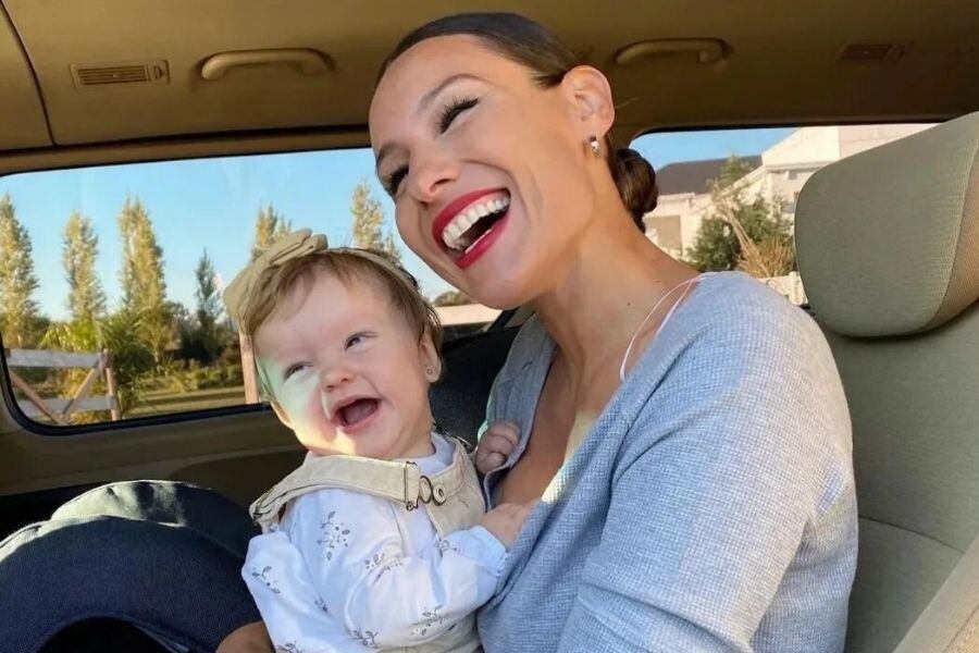 Pampita con su hija Ana