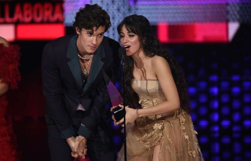 
    "Señorita", de Shawn Mendes y Camila Cabello, la más escuchada en 2019 a nivel mundial.
   