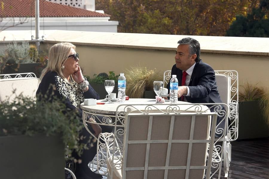 Cornejo y Carrió “balconearon” en Casa de Gobierno