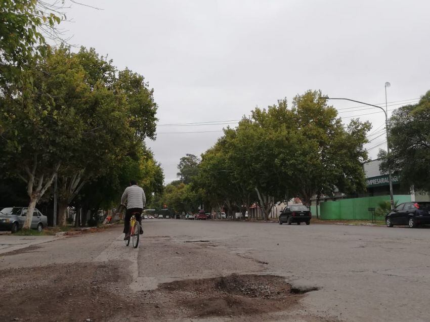 
    El tramo entre calle Miguez y la rotonoda del hospital Perrupato es lamentable.
   