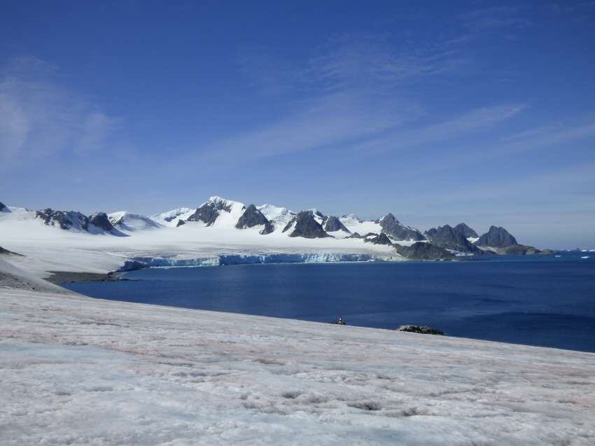 
El cambio climático deja su huella; y donde antes había glaciares, hoy hay lagunas. | Gentileza: Diego Ferrer -DNA/IAA
   