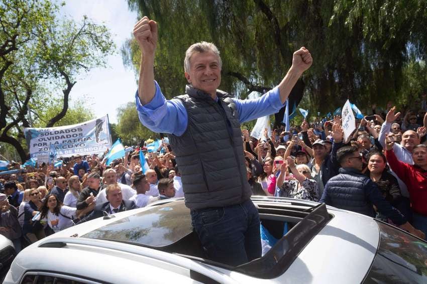 
Ignacio Blanco / 04 de octubre | Mauricio Macri volvió a Mendoza para encabezar la marcha denominada “Sí, se puede”, con el propósito de revertir la derrota del oficialismo en las elecciones PASO.
   