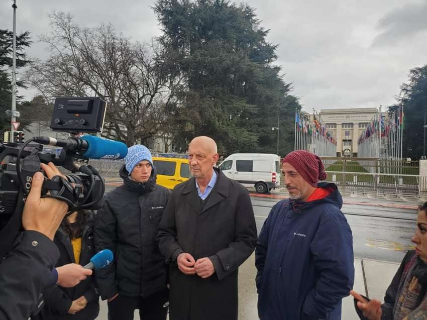 
Medios de todo el mundo entrevistaron a los integrantes de la misión que denuncia el encubrimiento de la Iglesia y busca una condena internacional al Vaticano. | Foto: Gentileza Colectivo por la Restitución de Derechos a Sobrevivientes del Próvolo
   