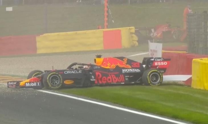 Max Verstappen terminó al frente en Bélgica a pesar de un golpe