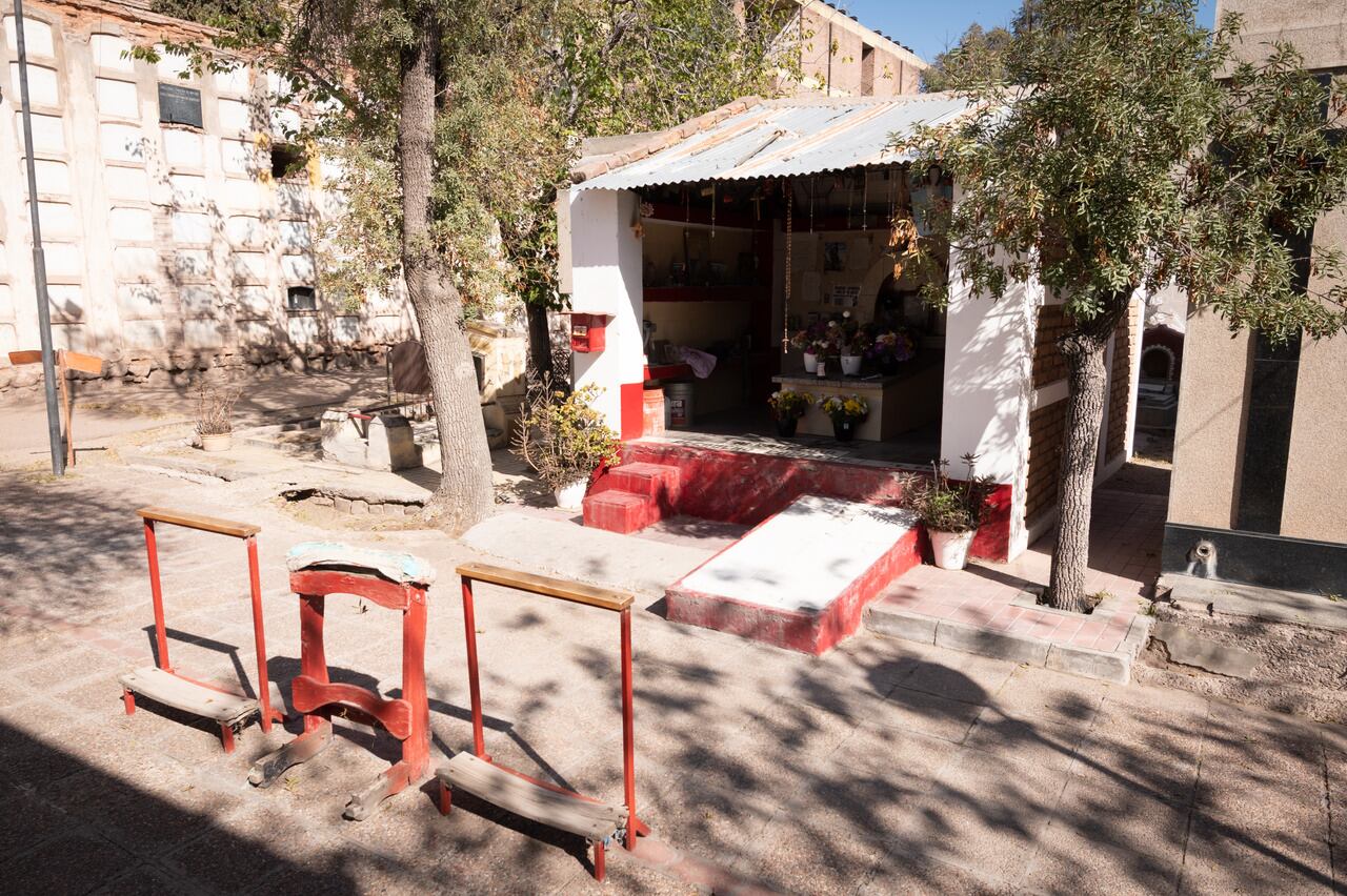 Cementerio de la Ciudad de Mendoza
Mausoleo del Guacho Cubillos 

Foto: Ignacio Blanco / Los Andes