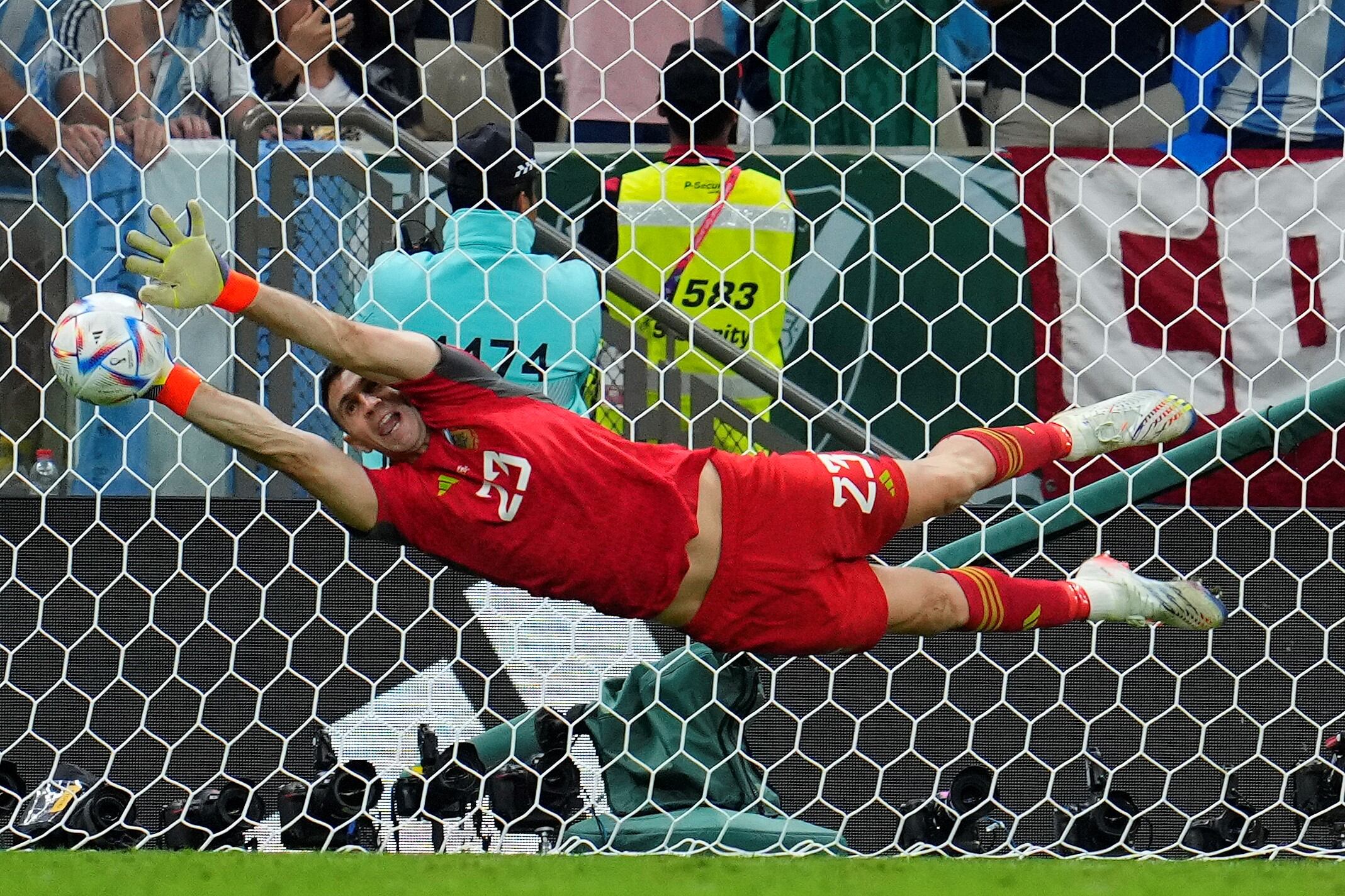 Argentina accedió a las semifinales del Mundial de Qatar por la vía de los penales. (AP)