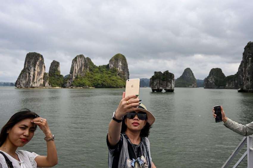 
    El turismo local en Vietnam retornó su actividad. / AFP
   