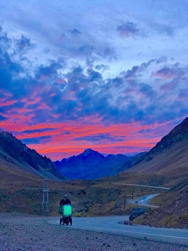 
En las alturas. El ruso, al trote en alta montaña, durante su ingreso a nuestra provincia. | Gentileza
   