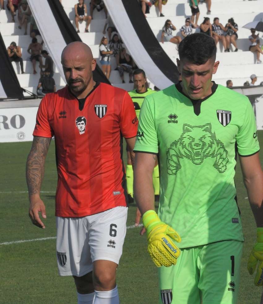 
Lobo. Renzo Vera es titular indiscutido en el elenco blanquinegro. | Orlando Pelichotti / Los Andes
   