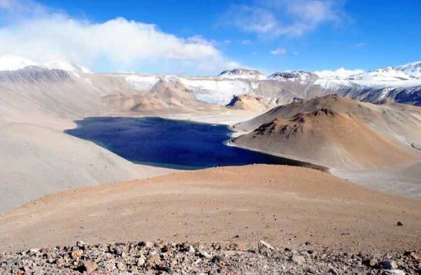 
    Corona del Inca. La temporada de visita de la Laguna Azul es entre diciembre y abril.
   