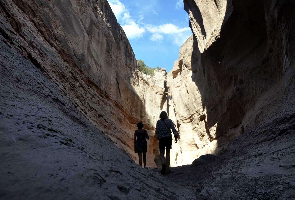 Una caminata entre paredones y ríos secos.