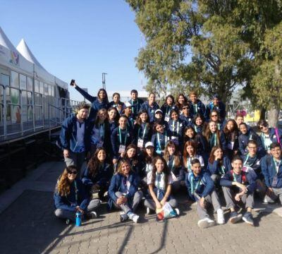 
    Uno de los grupos de voluntarios en dónde pueden verse a las mendocinas.
   