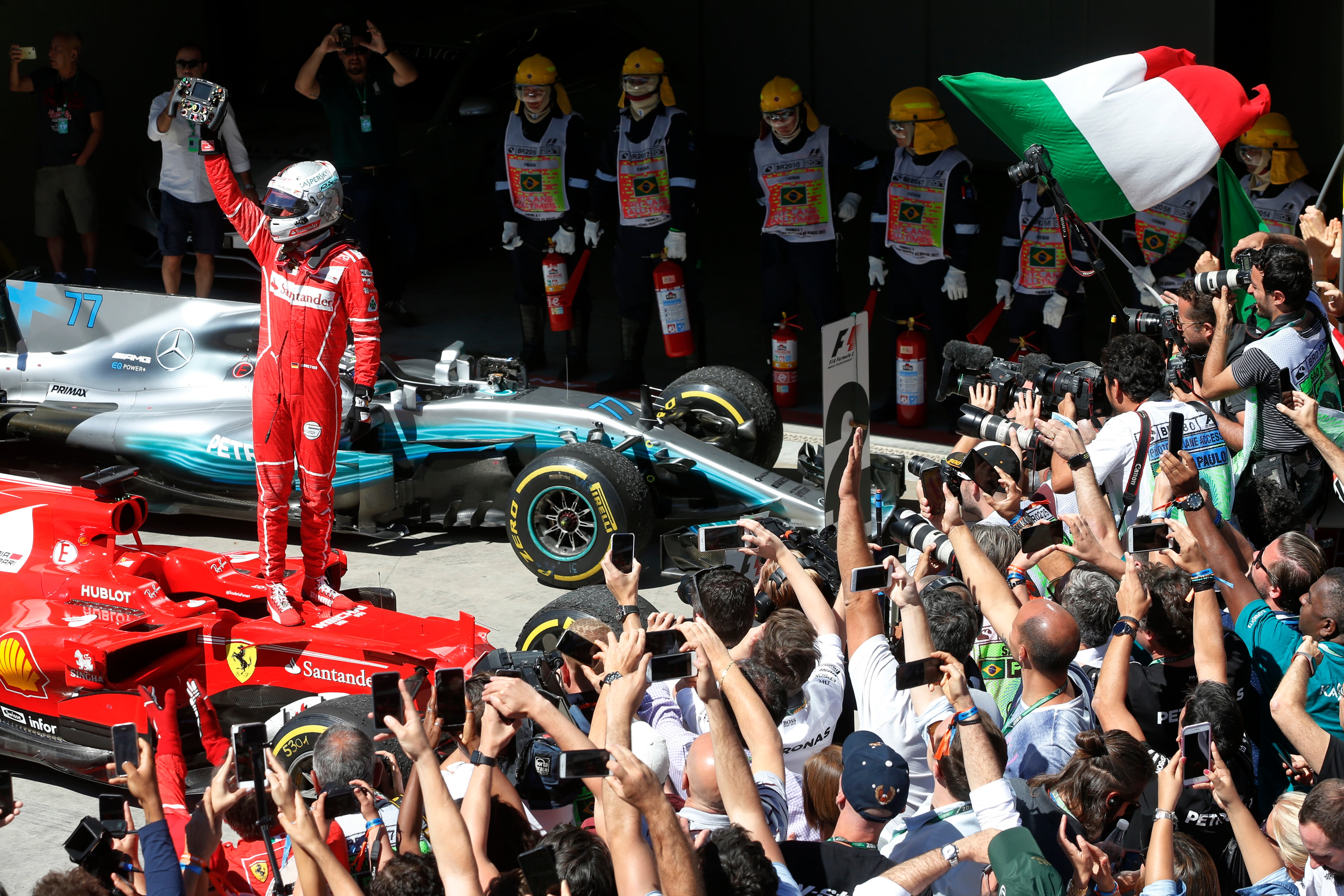 Vettel ganó en Interlagos y casi se aseguró el segundo puesto