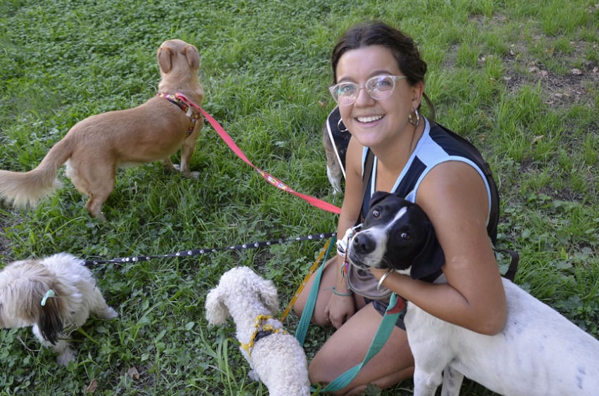 
Del Este. Luisina Alaniz estudia Veterinaria y trabaja en San Martín. | Patricio Caneo / Los Andes
   