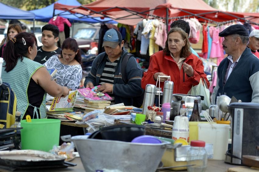 
Las ferias convocan hasta seis mil personas por día los fines de semana. | Patricio Caneo / Los Andes
   