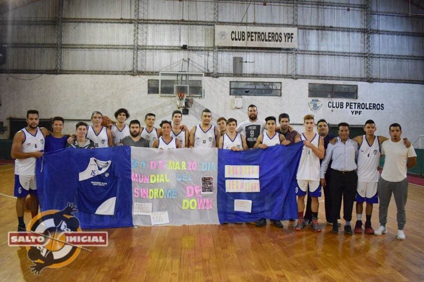 
    Aplausos. El plantel de Petroleros YPF se sumó al Día Internacional del Síndrome de Down. Admirable.
   