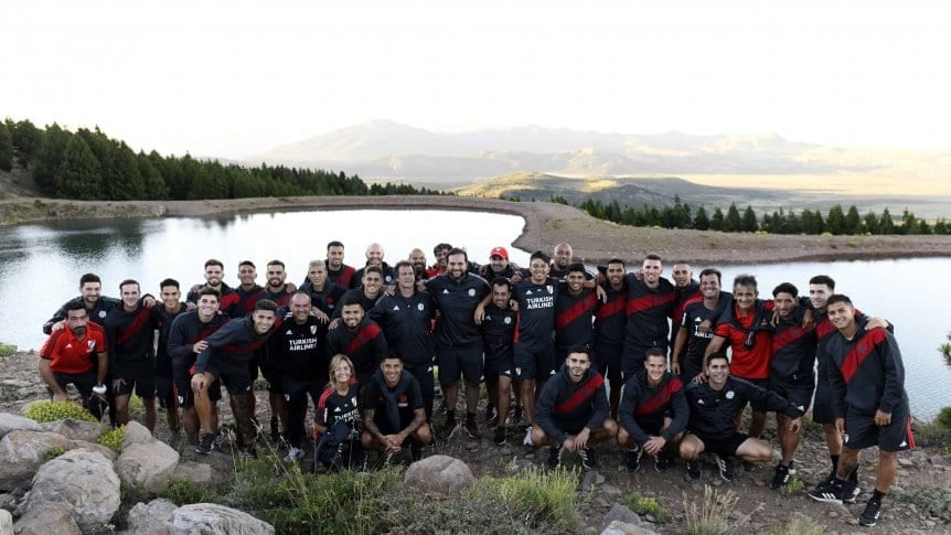 River de pretemporada en San Martín de Los Andes.