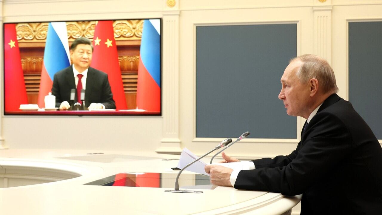 Los presidentes de Rusia y China, Vladimir Putin y Xi Jinping respectivamente, conversaron por videoconferencia sobre sus relaciones comerciales y la ampliación de su cooperación militar.