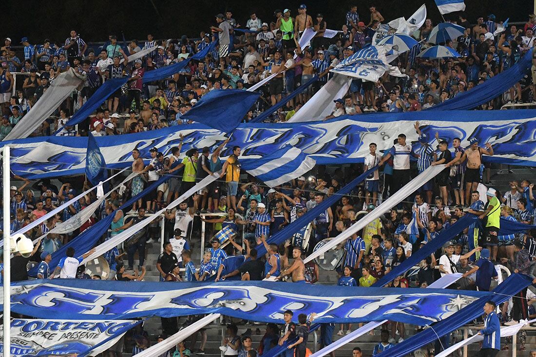 Futbol Liga Profesional, Godoy Cruz Antonio Tomba vs. Estudiantes de la Plata en el estadio Malvinas Argentinas de Ciudad.