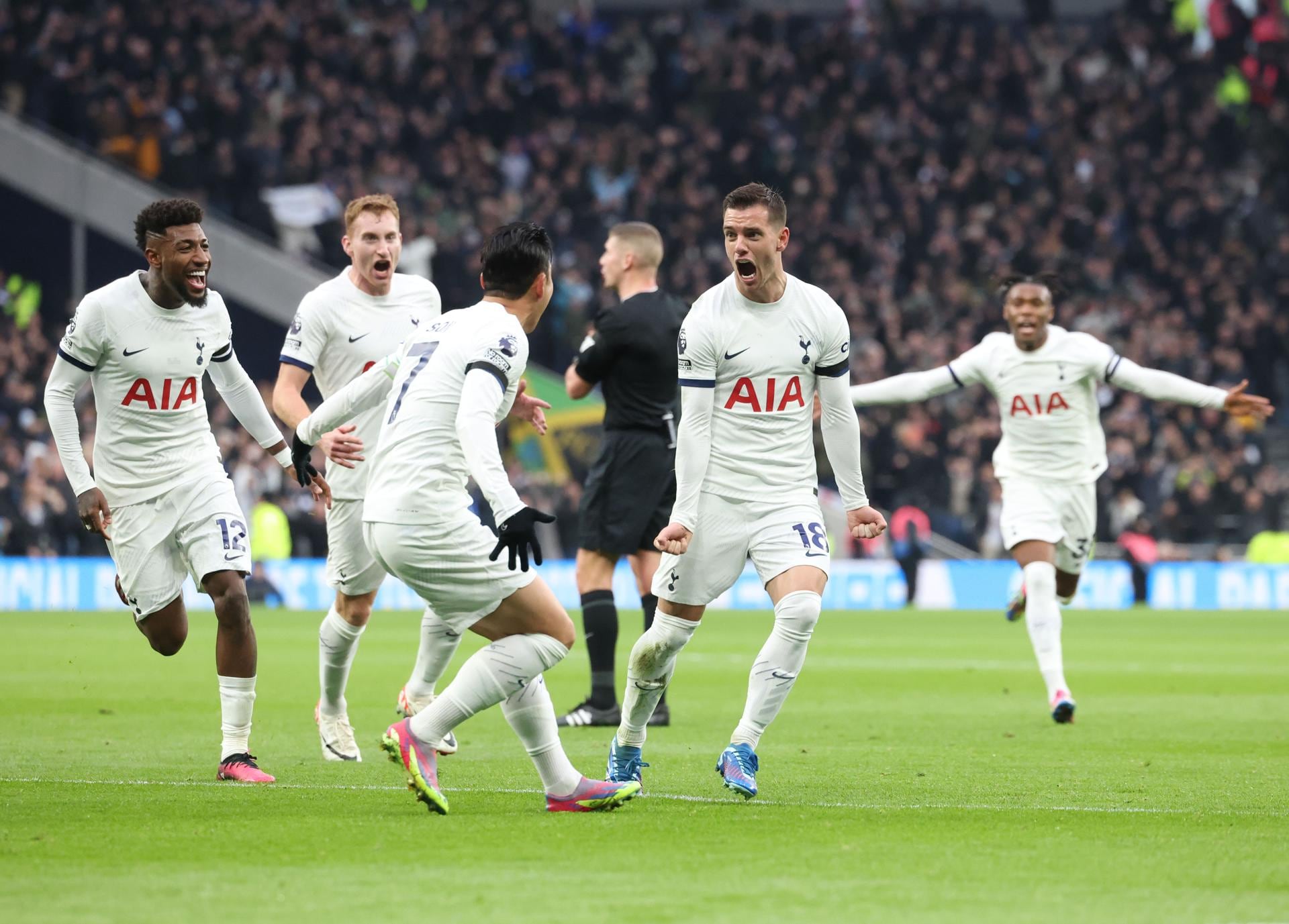 Giovani Lo Celso festeja el primer gol del partido. (Reino Unido, Londres) EFE/EPA/NEIL HALL