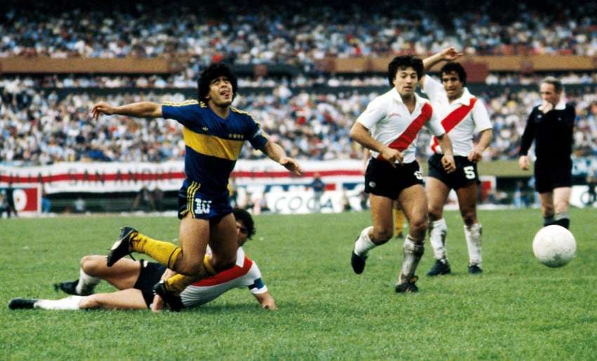 
    El Diego, en otro clásico del Metropolitano 81.
   