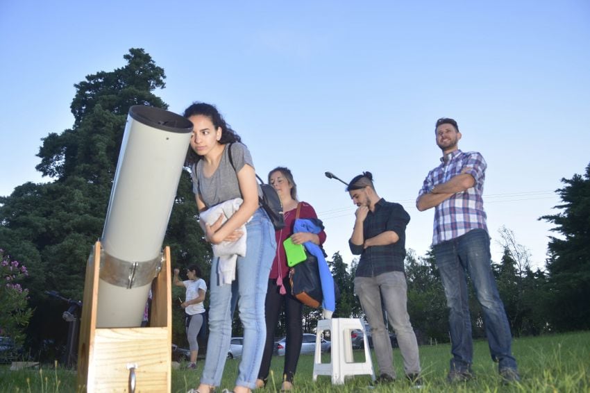 
Pasión. A medida que caía la noche, más se disfrutó. | Diego Parés / Los Andes
   