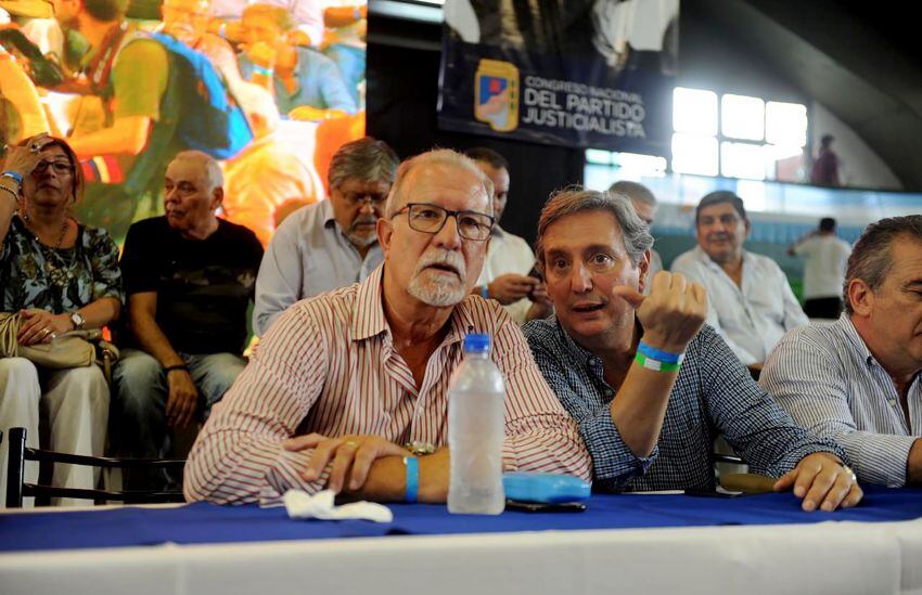 
Congresal. El intendente de San Rafael Emir Félix en acto del PJ. | Gentileza / Clarín
   