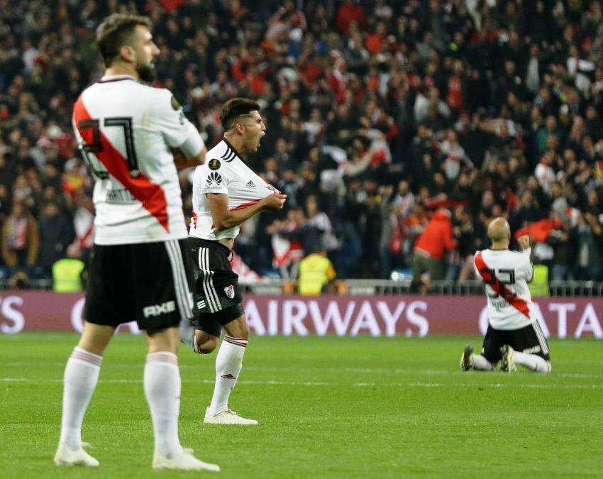 
    El Oso Pratto festeja el empate parcial de River 1-1. Golazo.
   