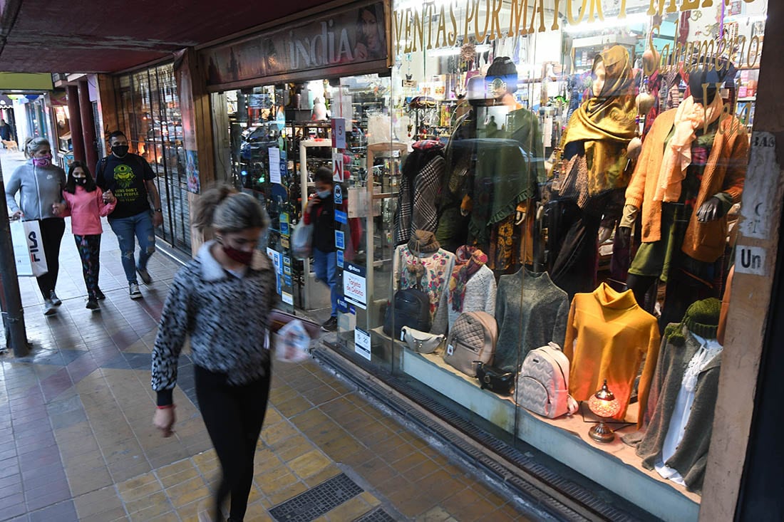 Fin de semana XXL: Cómo trabajarán los negocios del centro durante los dos feriados. Foto: José Gutierrez / Los Andes.