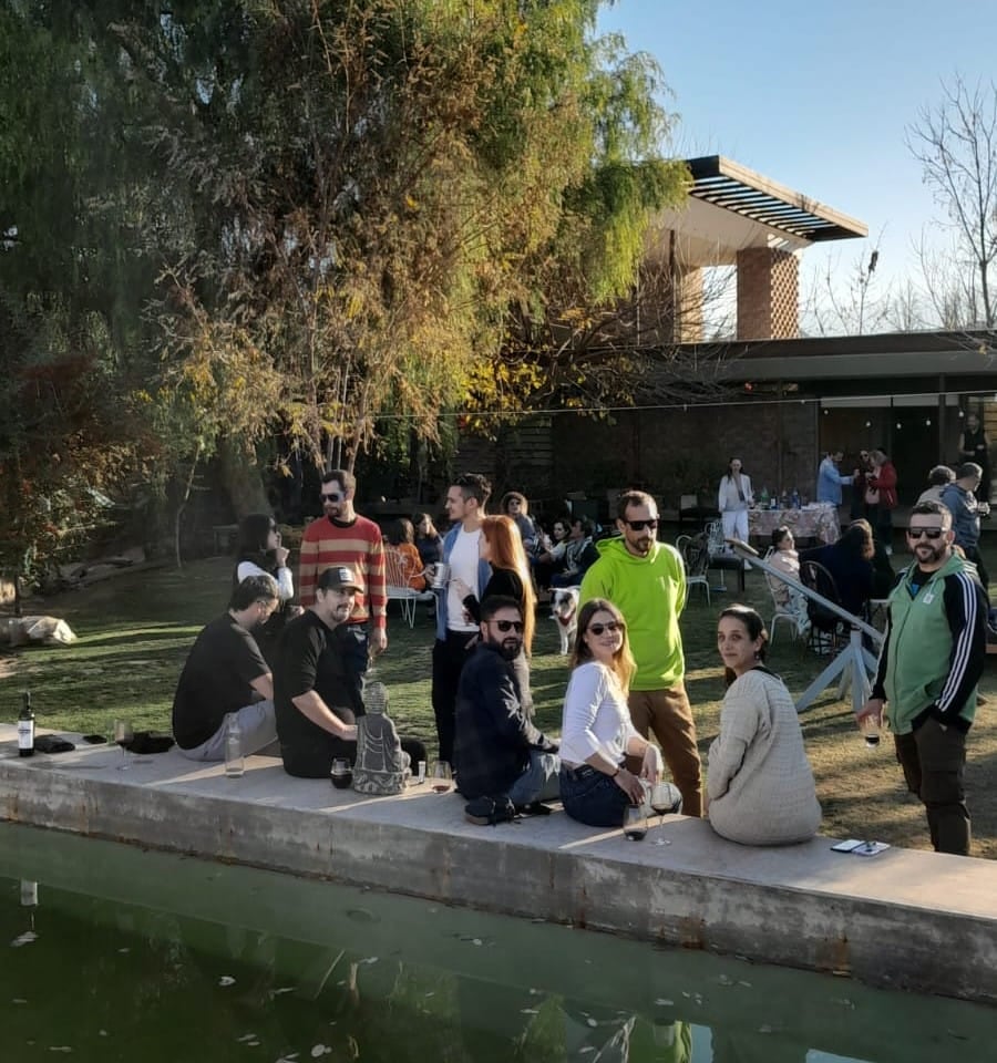 Dos viviendas en una y a puertas abiertas: así es la casa de los gemelos Henríquez.