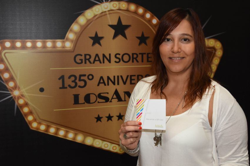 
    Fernanda Galez (41) dijo que está “feliz. He promocionado a Los Andes Pass por los beneficios y por los premios. Es hermoso”./Gustavo Rogé- Los Andes
   