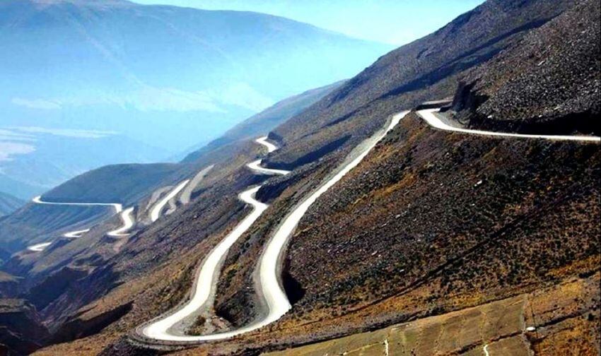 
    Cuesta Lipán. Un antiguo camino de mulas que bajaban de la Puna a la Quebrada de Purmamarca.
   