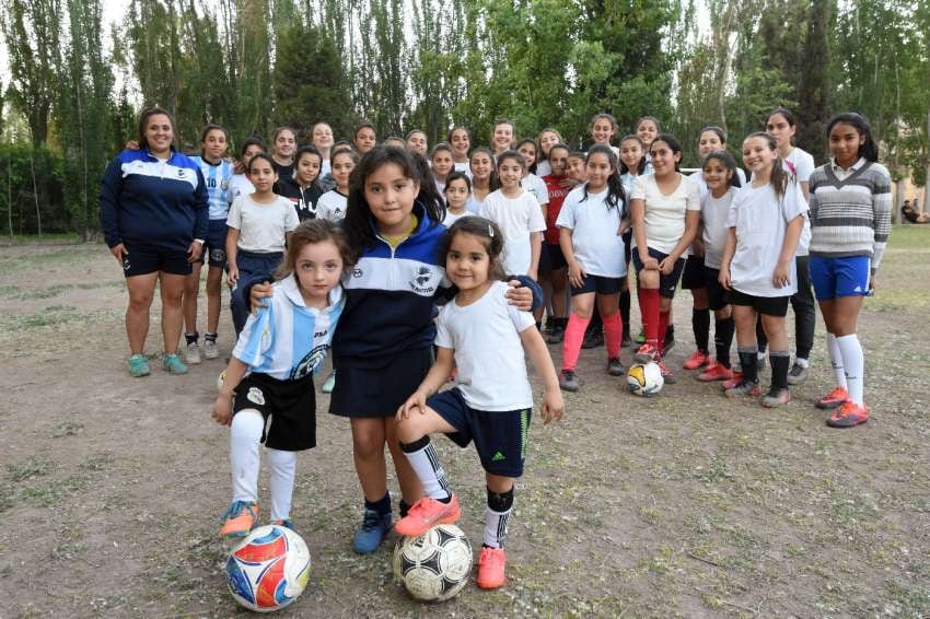 
Escuelita de futbol de Las Pumas | Archivo/ Los Andes
   