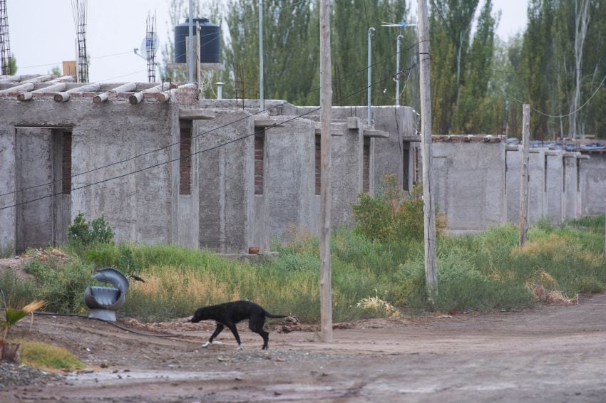 Así estaban las casas de la Tupac Amaru cercanas a la Villa Tulumaya (Lavalle) en 2018. Por esa fecha, la obra inconclusa era visitada por peritos judiciales.