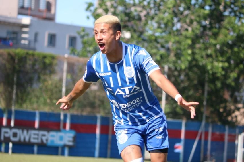 
    Franco González es el otro juvenil que se suma al plantel
   