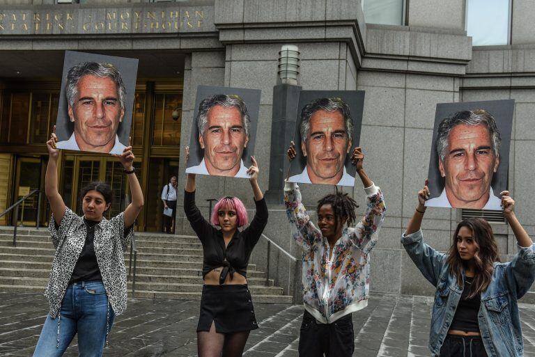 En 2019 hallaron muerto en prisión al millonario estadounidense Jeffrey Epstein