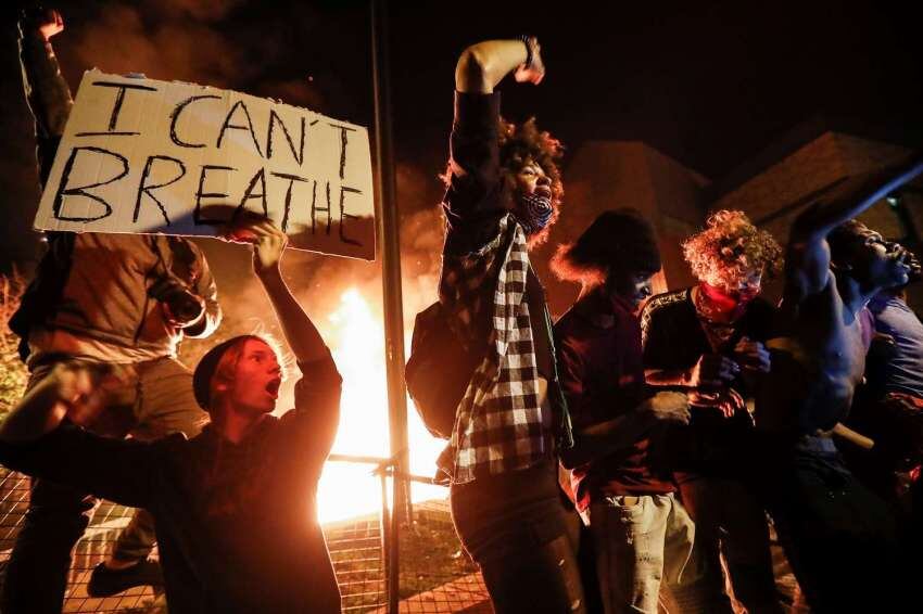 
    Protestas en Minneapolis. / AP
   