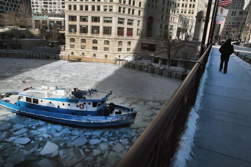 
    En Chicago ríos y lagos se congelaron por las bajas temperaturas - AFP
   