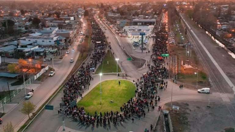 
Plottier marchando por Laura.  | Gentileza La Mañana de Neuquén.
   