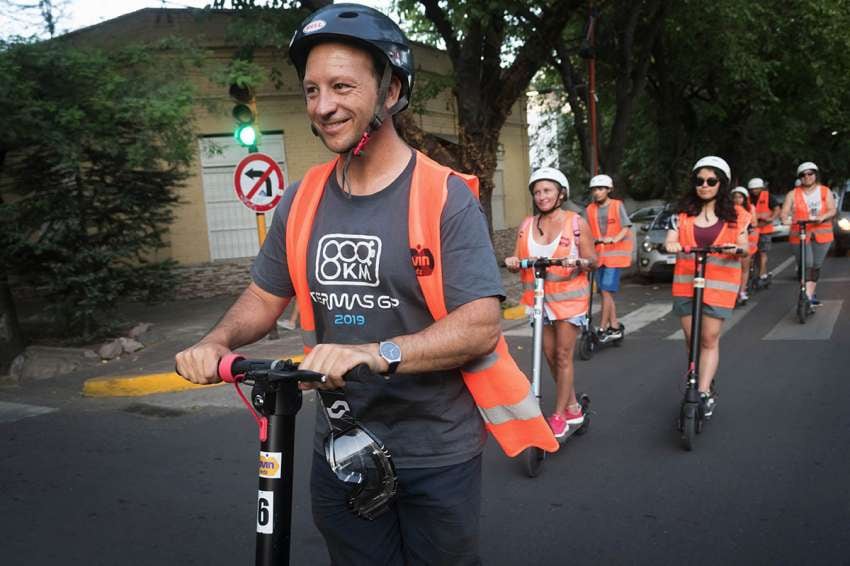 
Sustentable. Este tour permite recorrer los lugares icónicos de la capital en un medio de transporte sin emisión de gases dañinos. | Ignacio Blanco / Los Andes
   