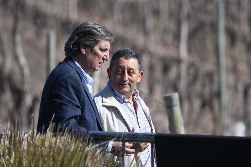 
Ex gobernador. Celso Jaque reapareció en la bodega Ruca Malén. | Marcelo Rolland / Los Andes
   