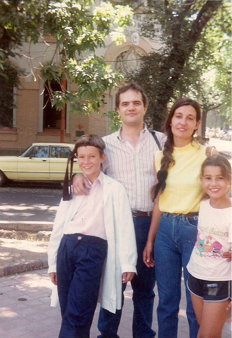 
Familia. Galileo, Jorge, Liliana y Romina: los Bodoc, en un fin de año escolar | Gentileza / Jorge Bodoc
   