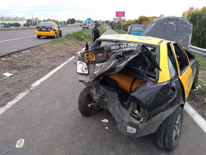 
El taxi que fue chocado por el vehículo del acusado. 
