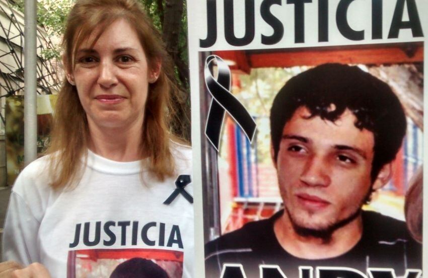 
Reclamo. Mónica sigue exigiendo justicia por la muerte de su hijo. | Gentileza
   