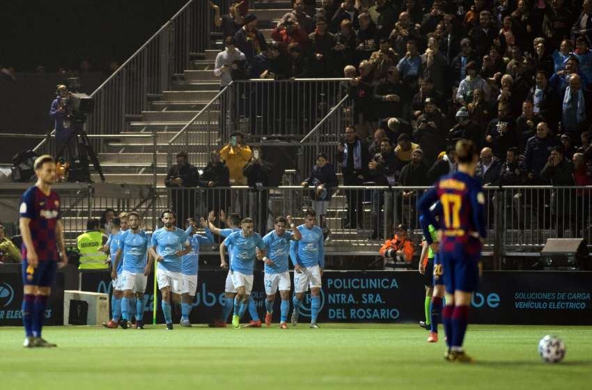 
AFP | El equipo de la tercera división complicó mucho al líder del fútbol español.
   