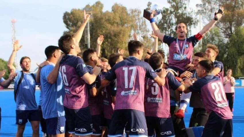 
    Los varones también dijeron campeón en hockey sobre césped. / CAH
   