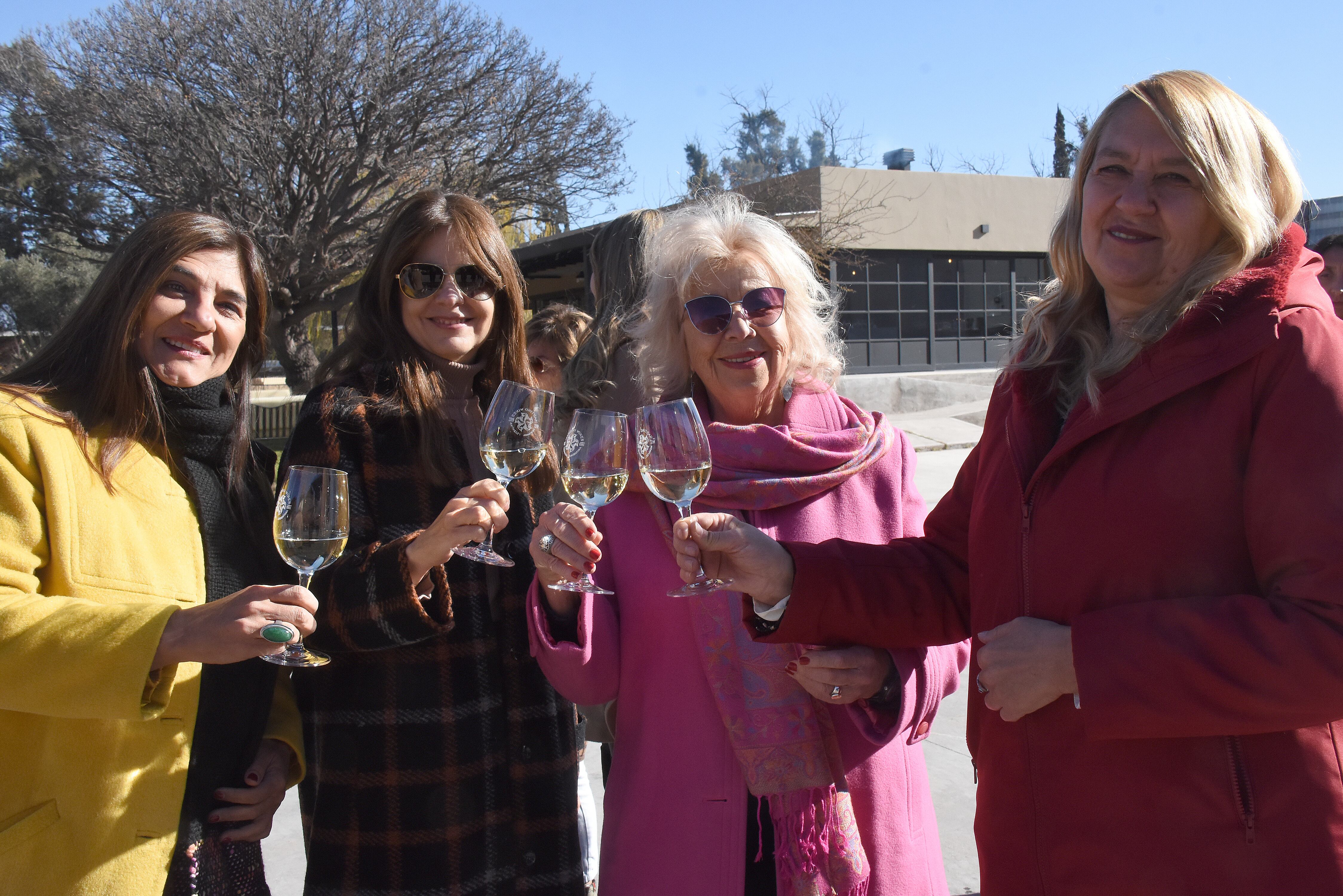 Marcela Carrizo, Elina Escribano, Sandra Cané y Sandra Guardia. PH Eduardo Dolengiewich