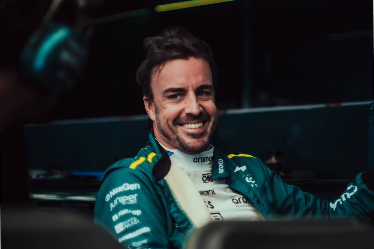 Fernando Alonso renovó con Aston Martin y el proyecto lo sedujo para estar muchos años más con el equipo. (@astonmartinF1)