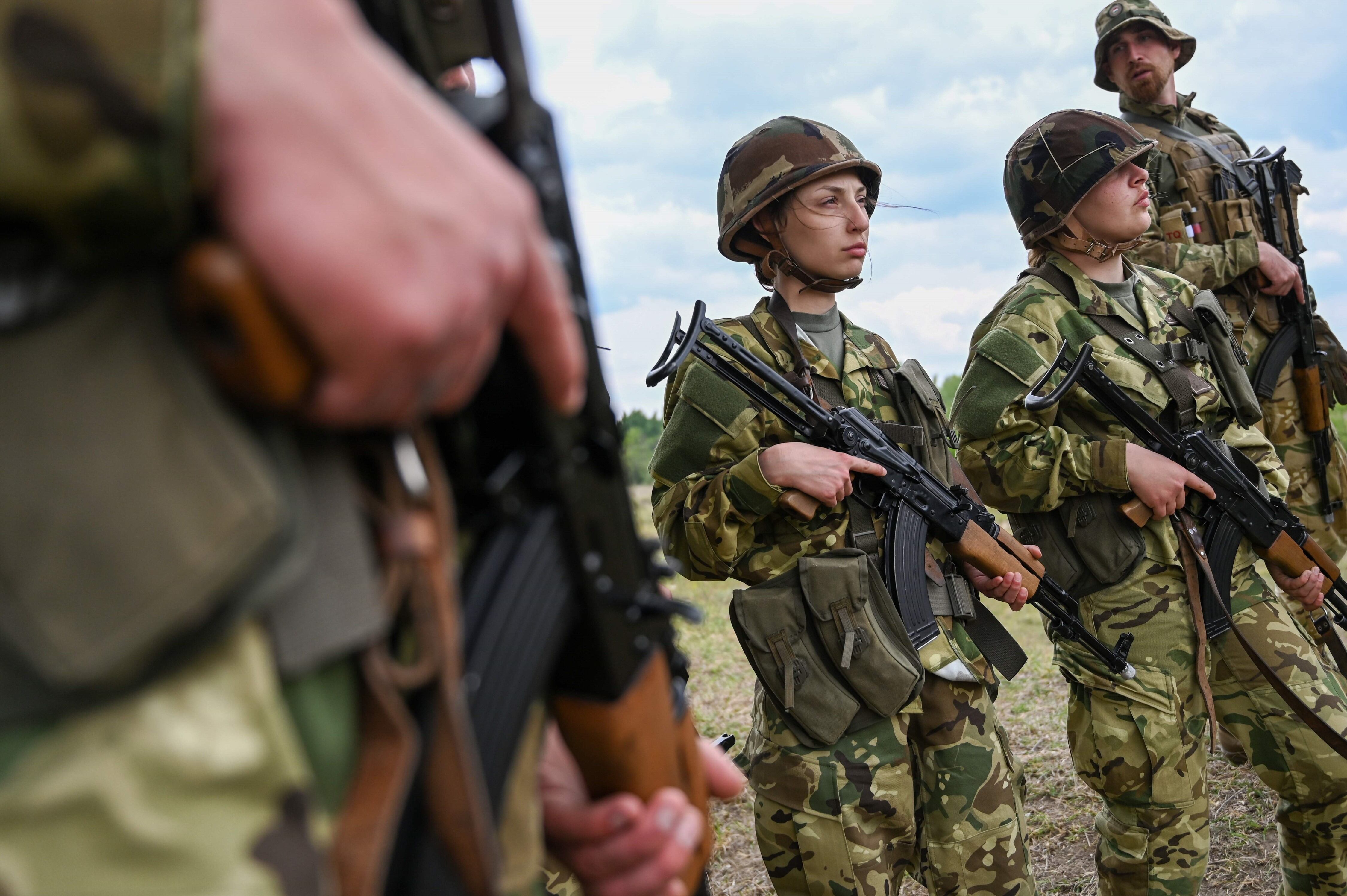 Los y las jóvenes, golpeados de lleno por la crisis del coronavirus, responden en masa a las ofertas de reclutamiento del ejército.