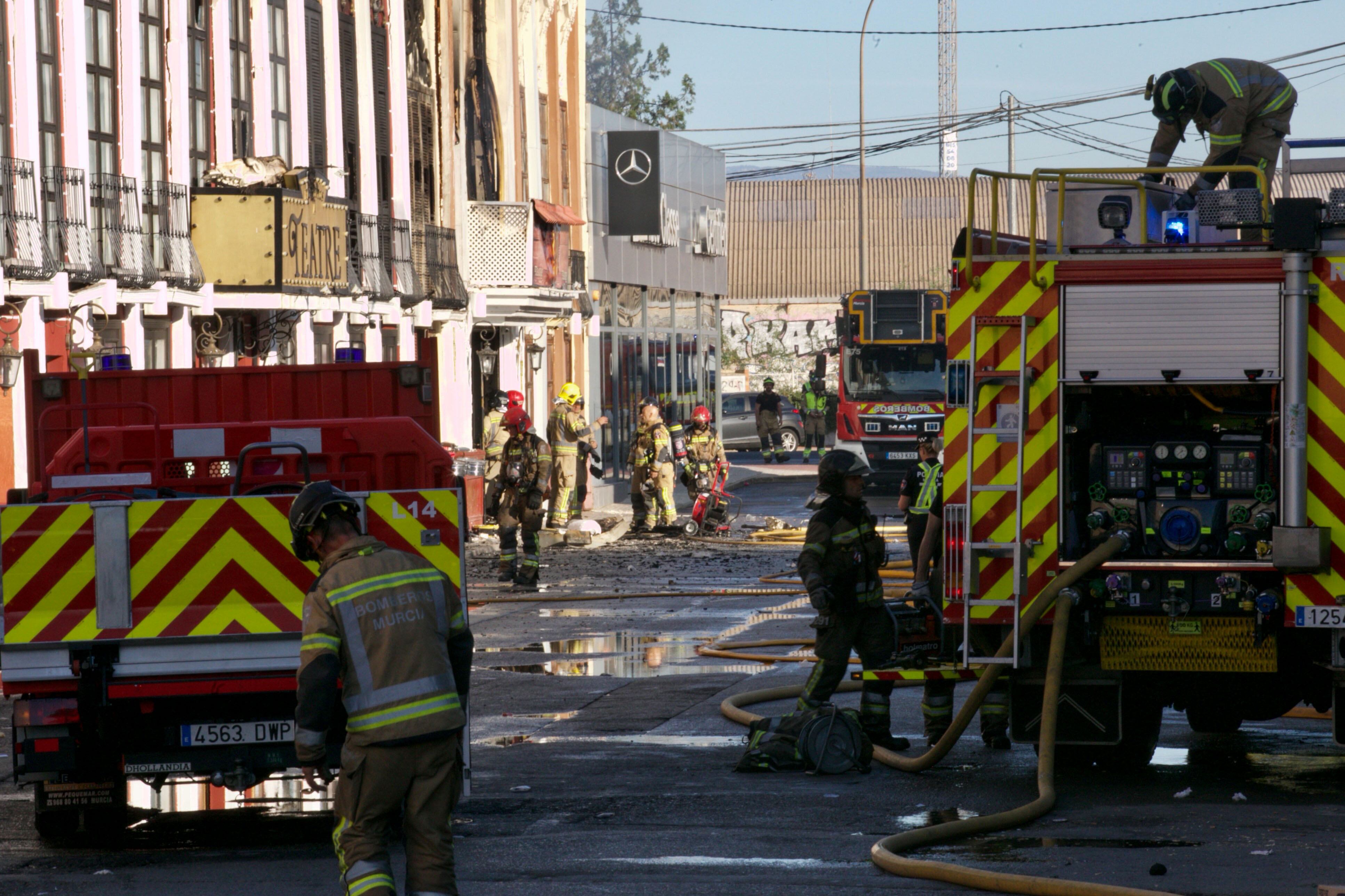 La Policía Nacional ha confirmado la muerte de once 13 este domingo en el incendio de un boliche en Murcia. EFE.